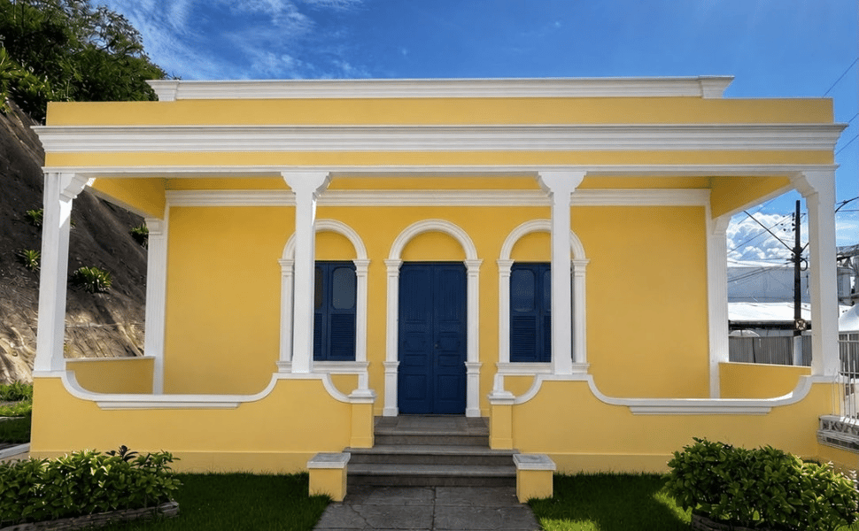 Casa amarela histórica do Vila Valley em Vila Velha